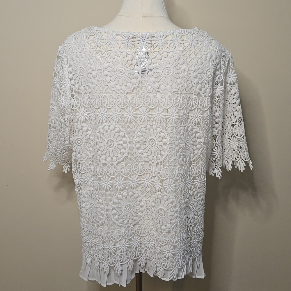 Chico's White Lace Crochet Tunic Top with Pleated Hem – Size 2 (Large) - Picture 6 of 9
